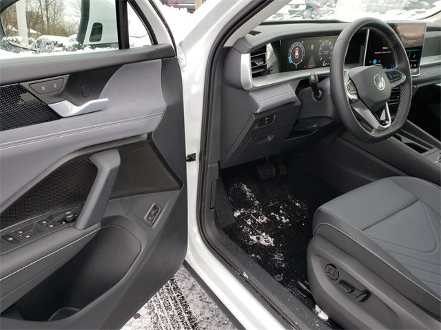 New 2025 Volkswagen Tiguan SE image 6