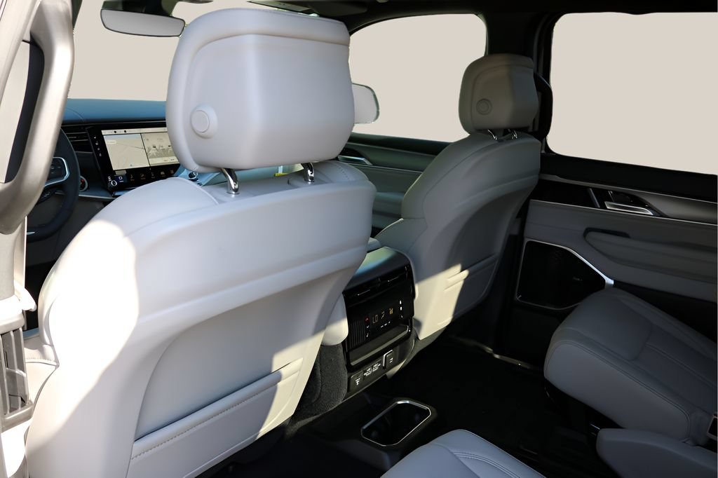 New 2026 Jeep Grand Wagoneer Limited AWD/4WD image 16