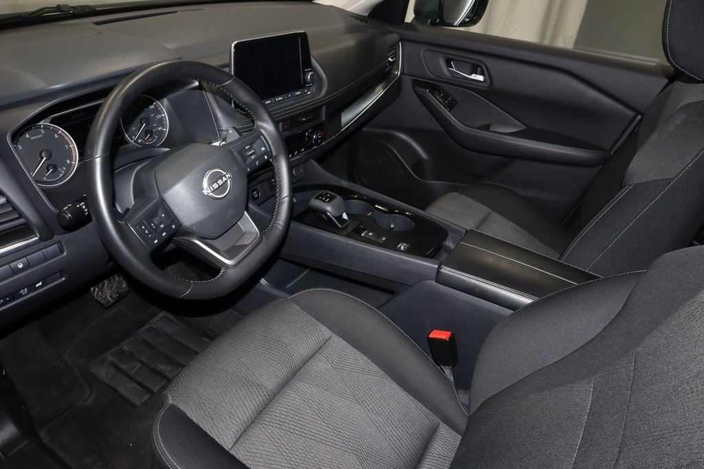 Certified 2025 Nissan Rogue SV image 24