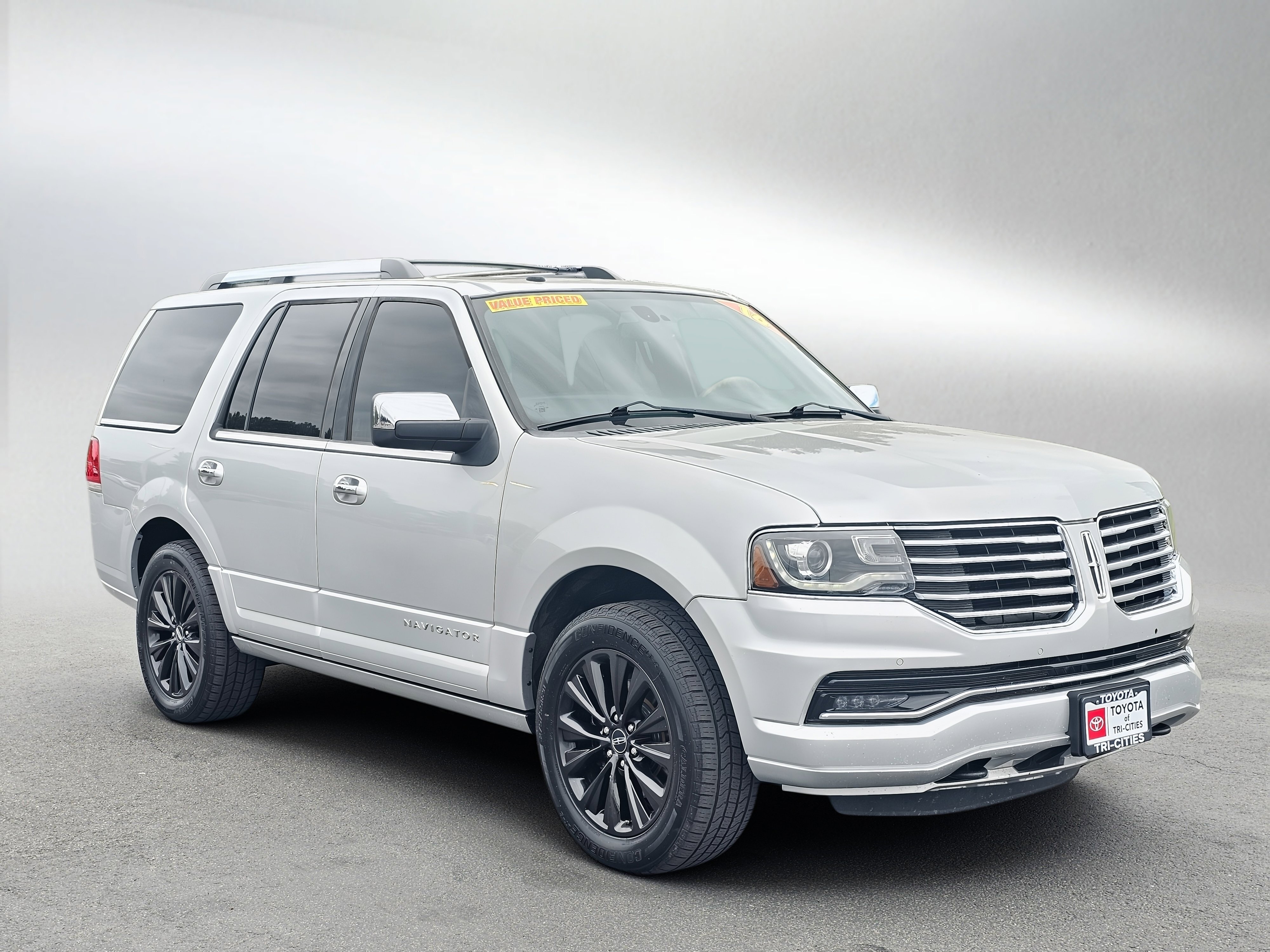 Used 2016 Lincoln Navigator Select AWD/4WD image 7