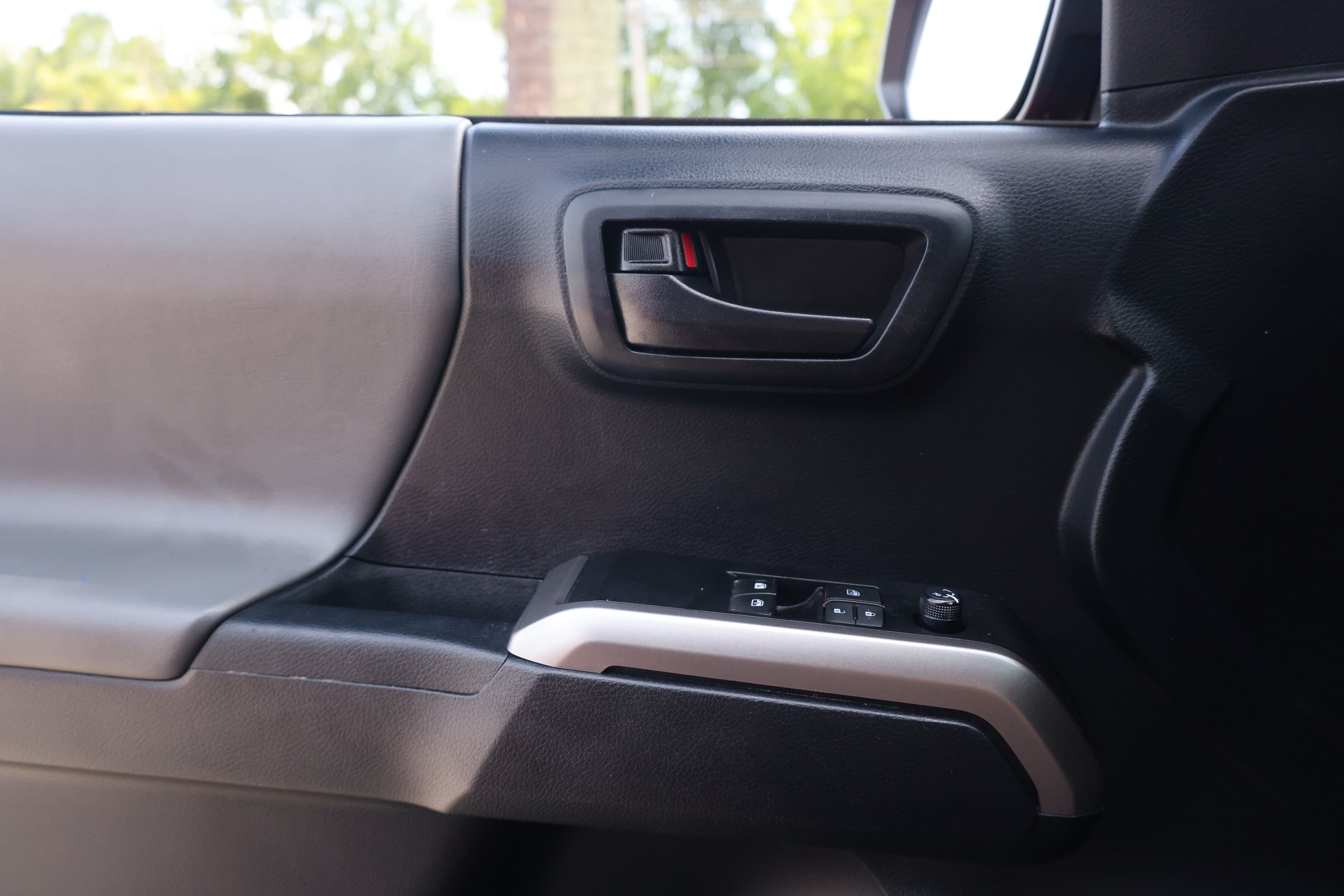 Used 2019 Toyota Tacoma SR5 RWD image 22