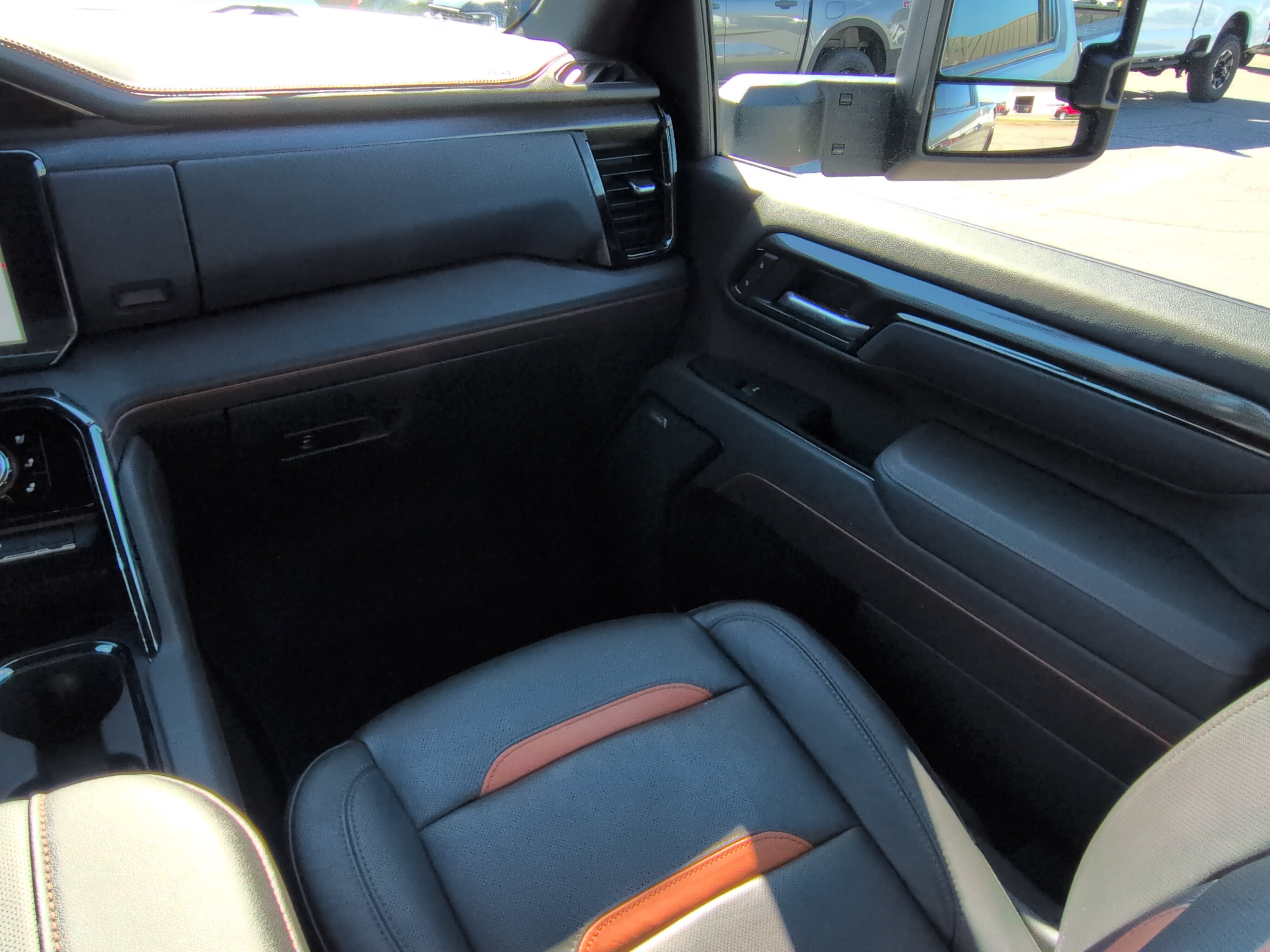 Used 2025 GMC Sierra 2500 AT4 w/ AT4 Premium Plus Package AWD/4WD image 15