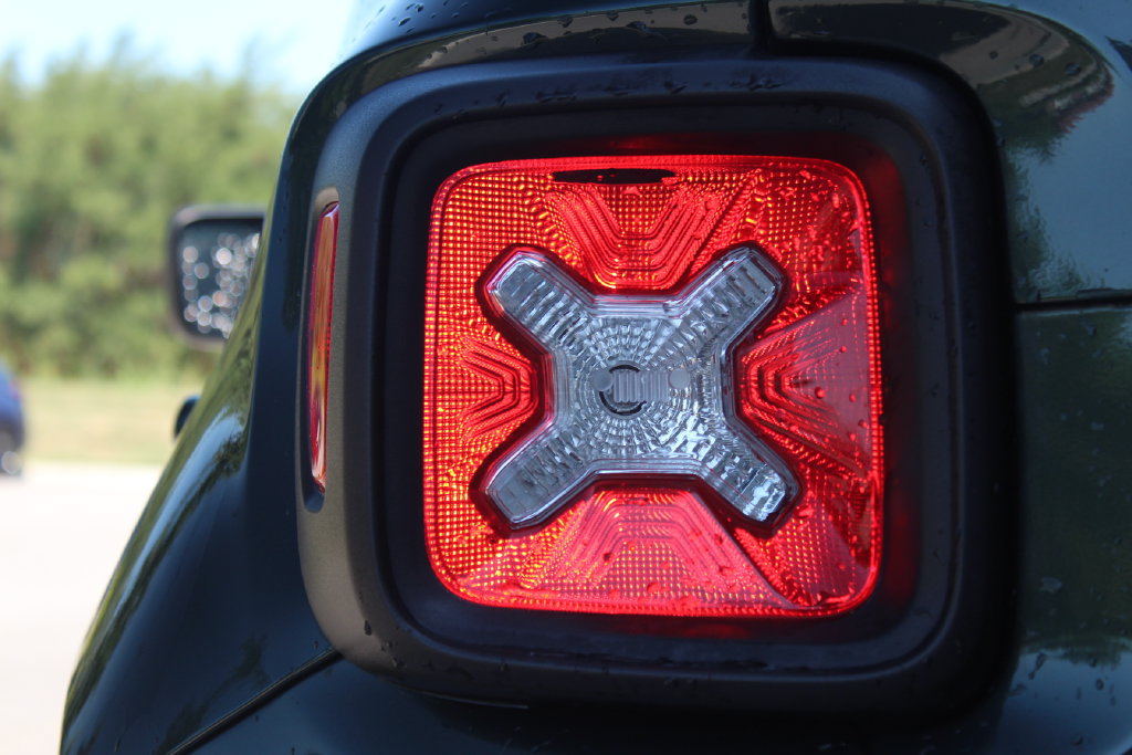 Used 2021 Jeep Renegade Sport FWD image 11