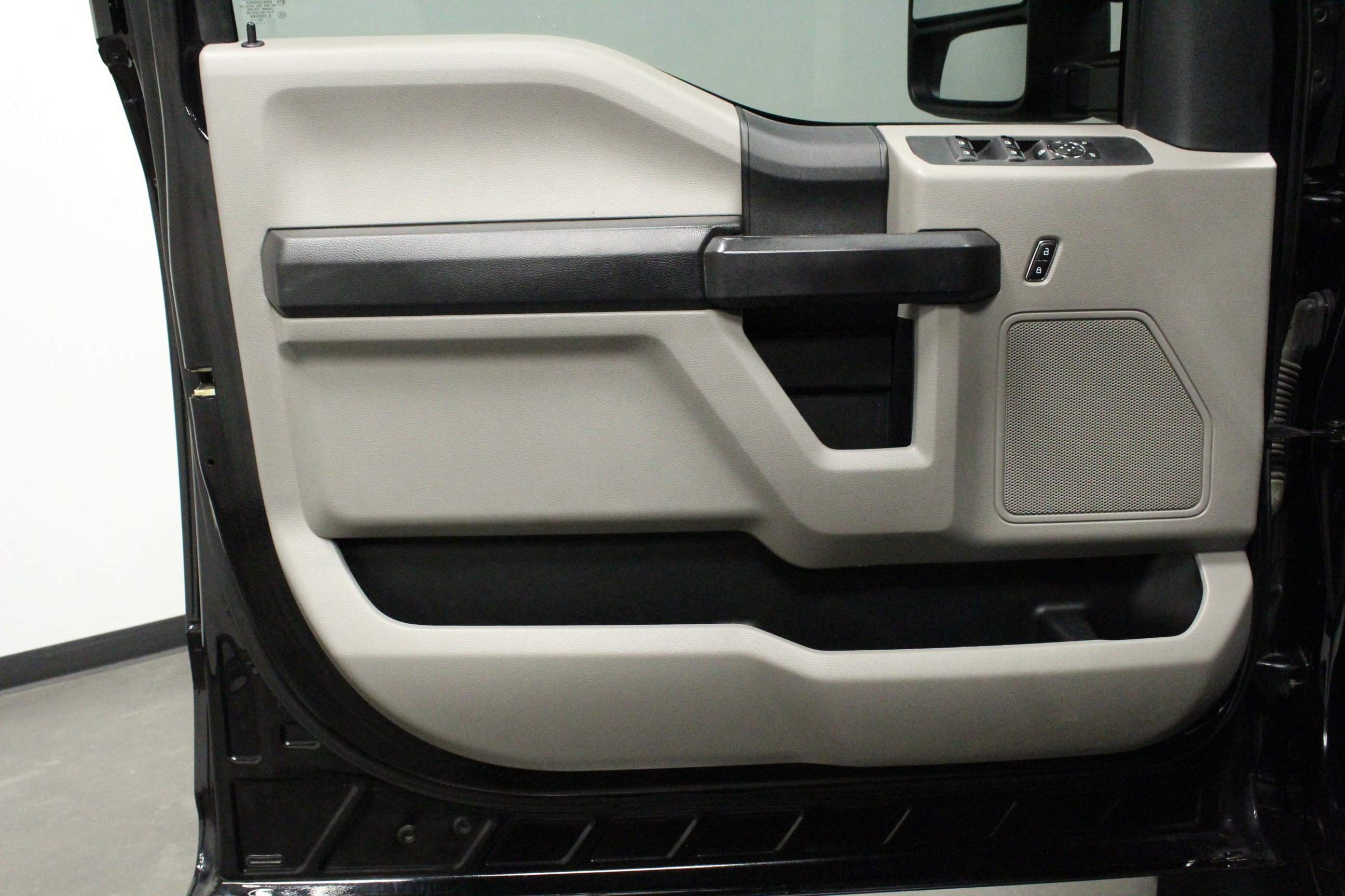 Used 2019 Ford F250 XL w/ STX Appearance Package AWD/4WD image 19