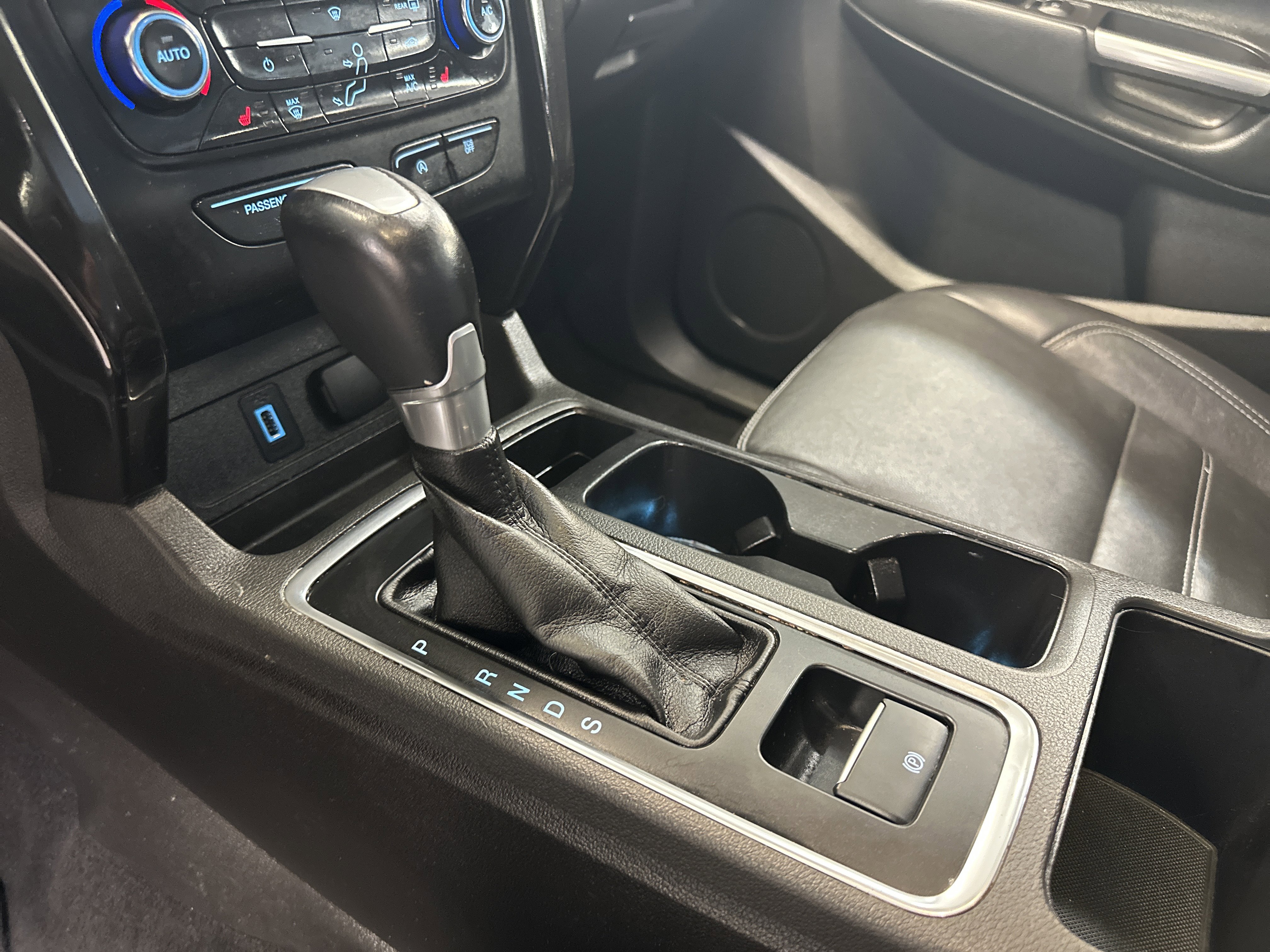 Used 2017 Ford Escape Titanium image 30