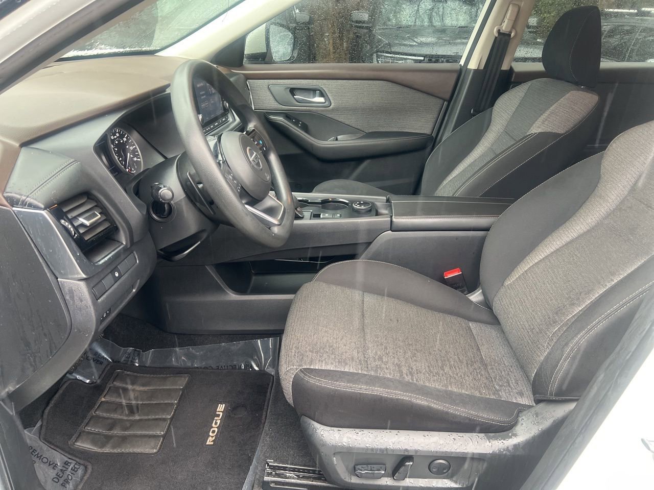 Used 2021 Nissan Rogue SV image 15