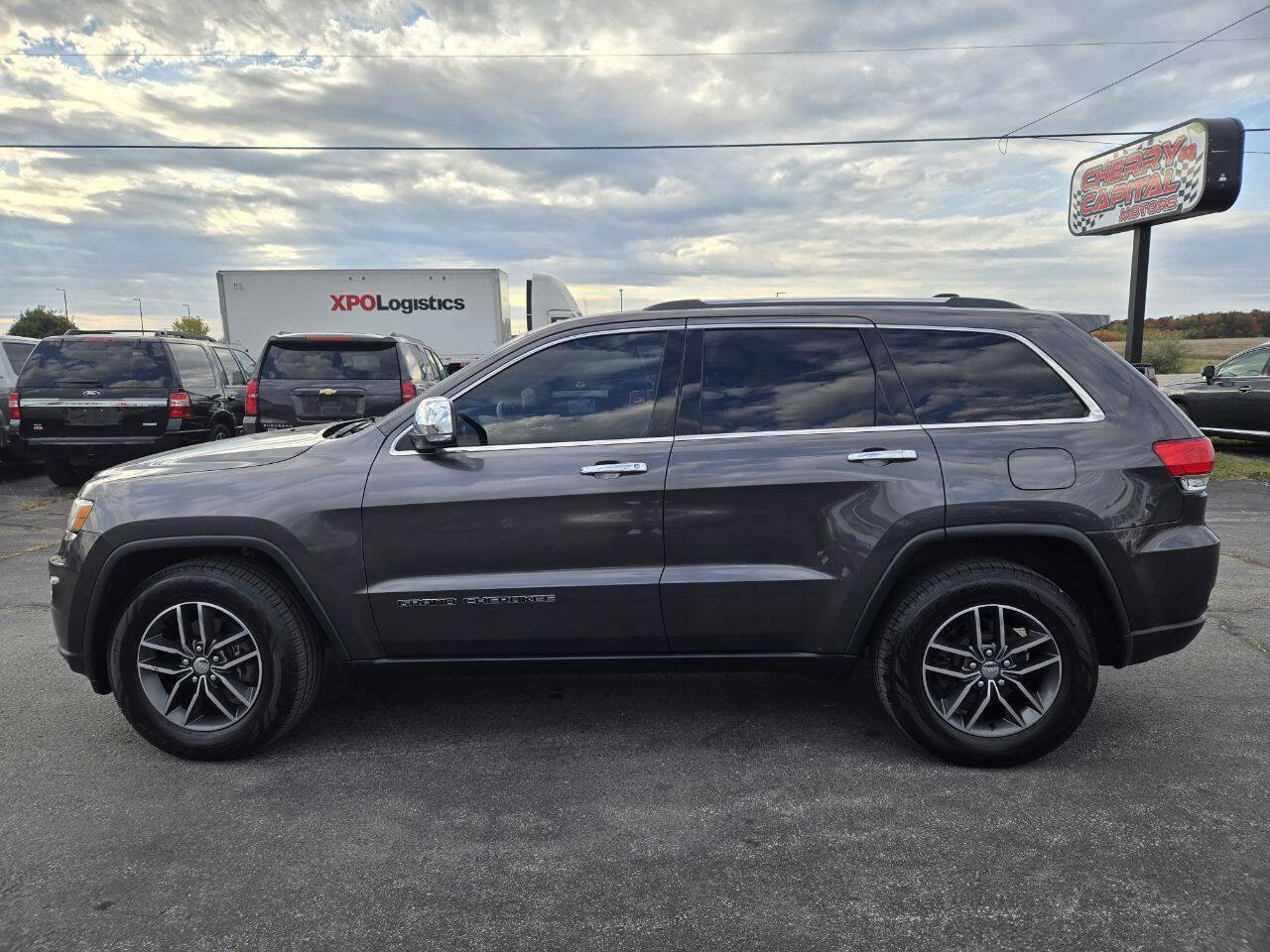 Used 2017 Jeep Grand Cherokee Limited w/ Trailer Tow Group IV image 12