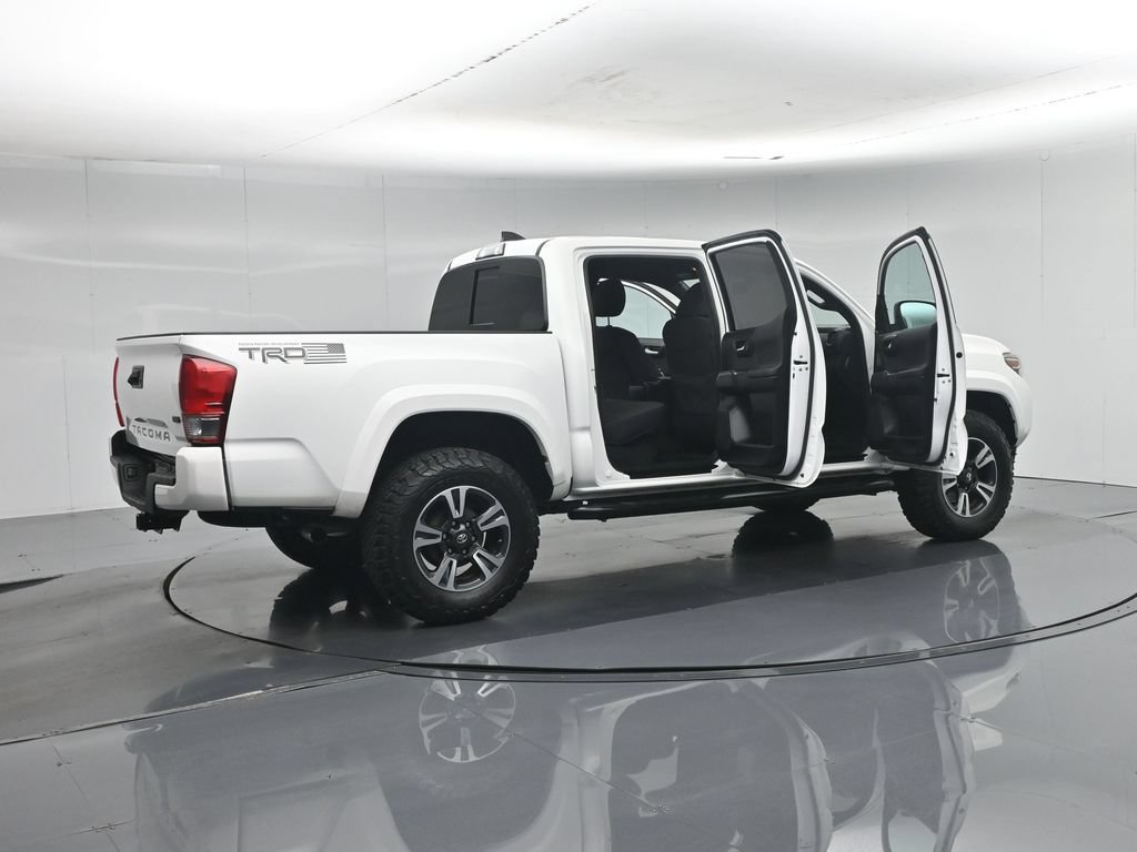 Used 2017 Toyota Tacoma TRD Sport w/ Tow Package RWD image 5