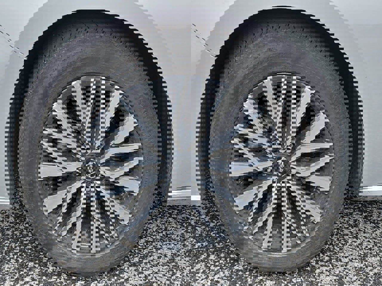 Used 2025 Nissan Altima 2.5 SV image 9