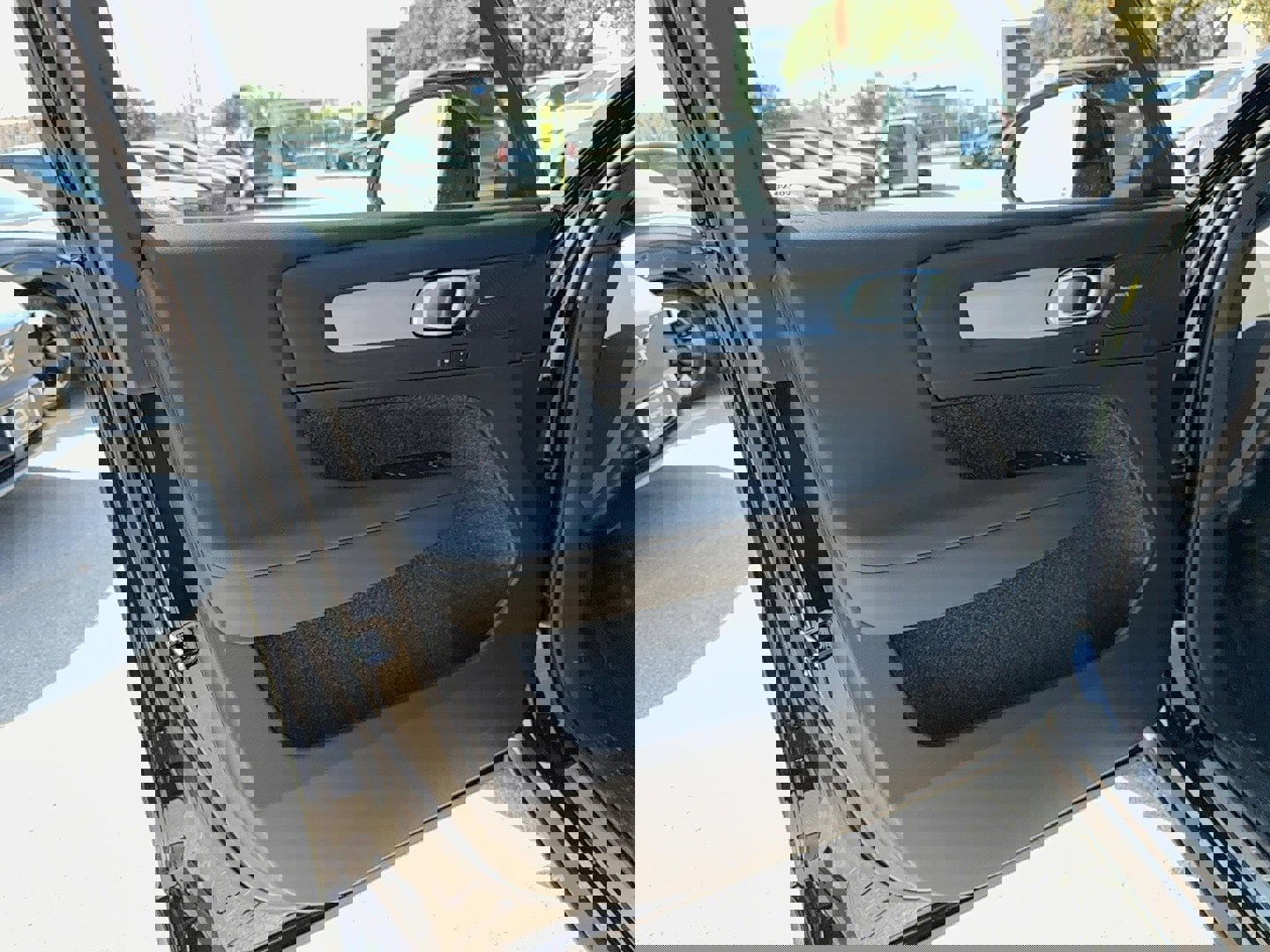 New 2026 Volvo XC40 B5 Ultra w/ Climate Package image 9