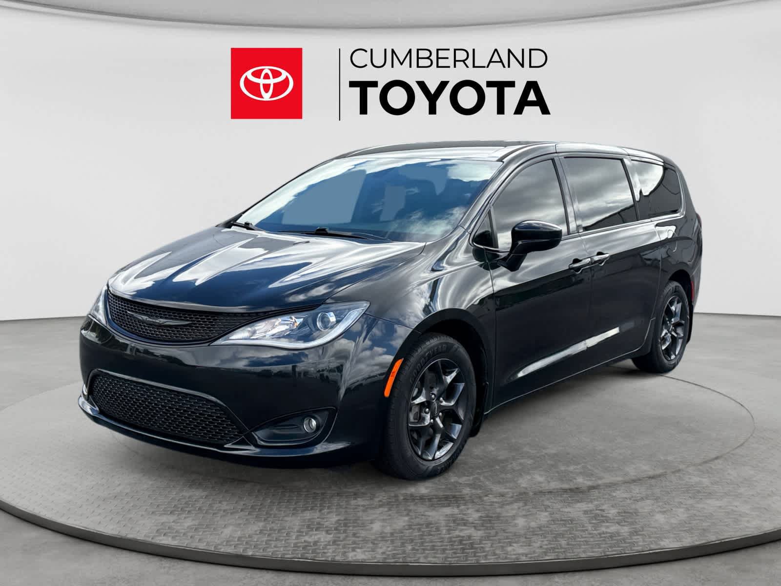 Used 2020 Chrysler Pacifica Touring w/ S Appearance Package FWD image 1