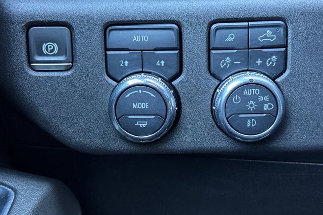 Used 2025 GMC Sierra 1500 SLT AWD/4WD image 43