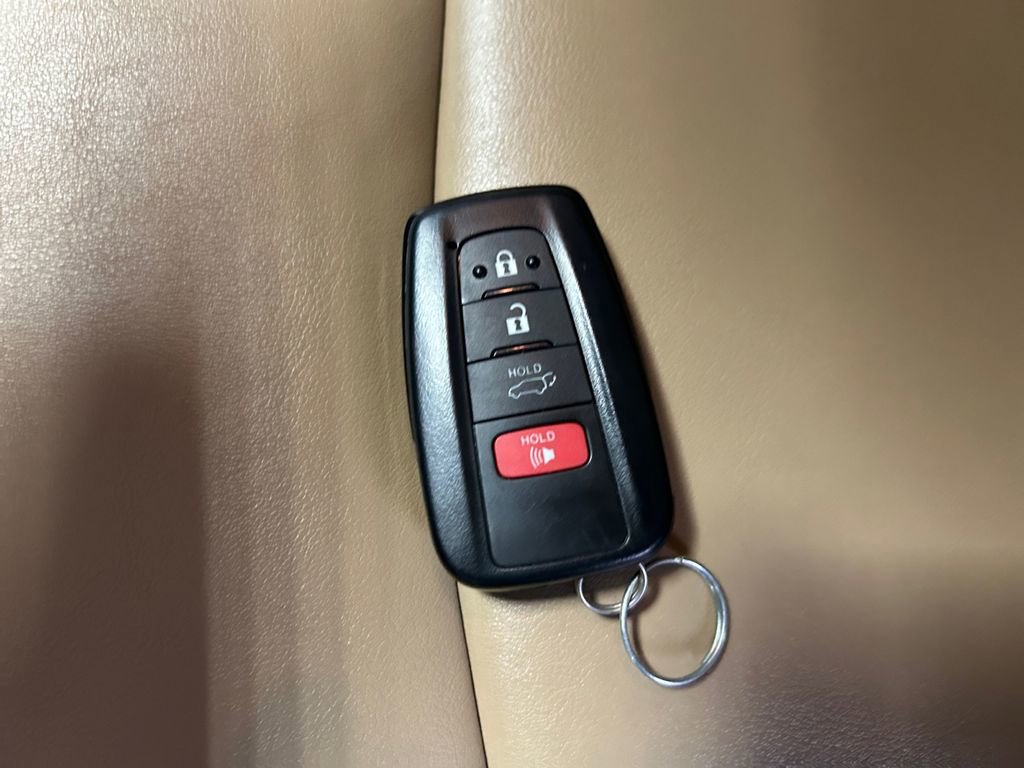 Used 2020 Toyota RAV4 XLE Premium image 34