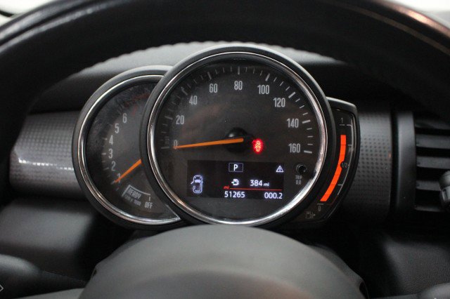 Used 2021 MINI Cooper 4-Door Hardtop w/ Storage Package image 15