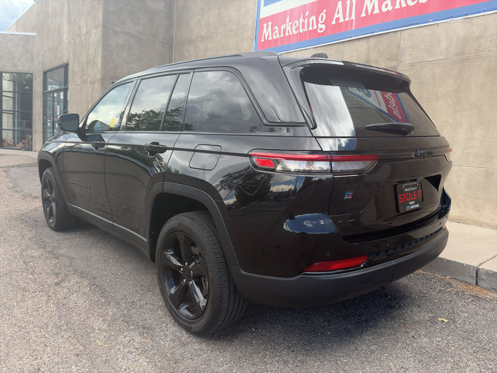 Used 2023 Jeep Grand Cherokee Altitude AWD/4WD image 8