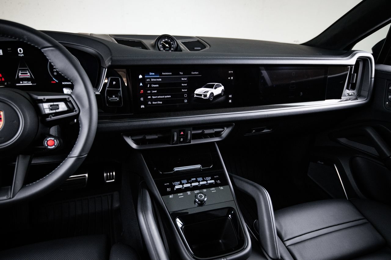 Certified 2025 Porsche Cayenne Turbo GT AWD/4WD image 19