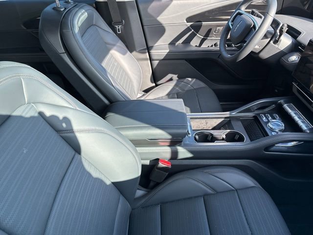 Used 2026 Lincoln Nautilus Reserve w/ Jet Appearance Package image 8