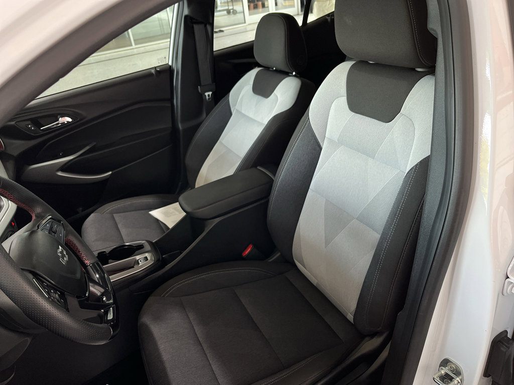 Used 2024 Chevrolet Trax RS w/ Sunroof Package FWD image 12
