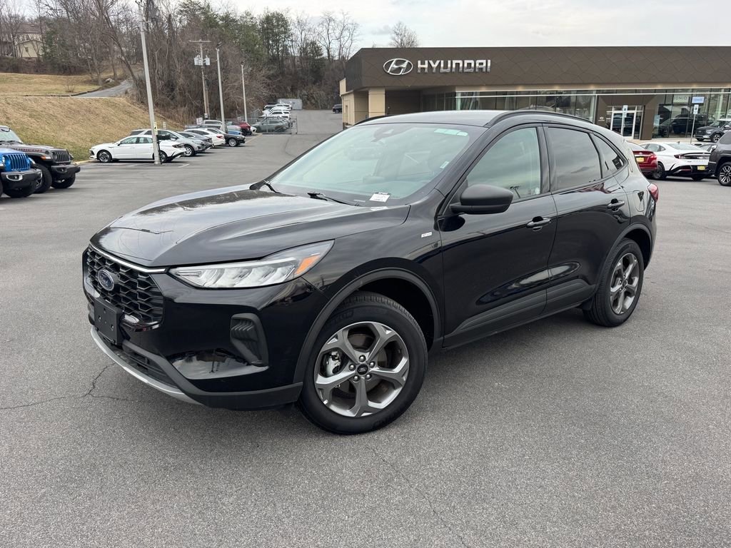 Used 2025 Ford Escape ST-Line image 1
