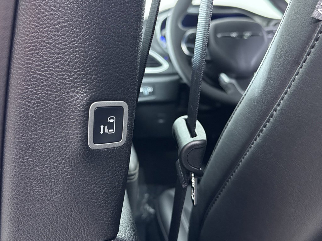 New 2026 Chrysler Voyager LX FWD image 30