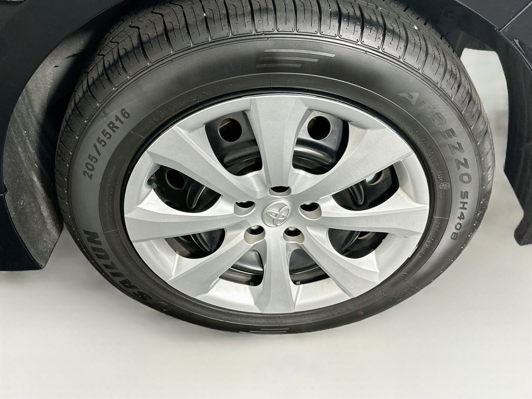 Used 2025 Toyota Corolla LE FWD image 11