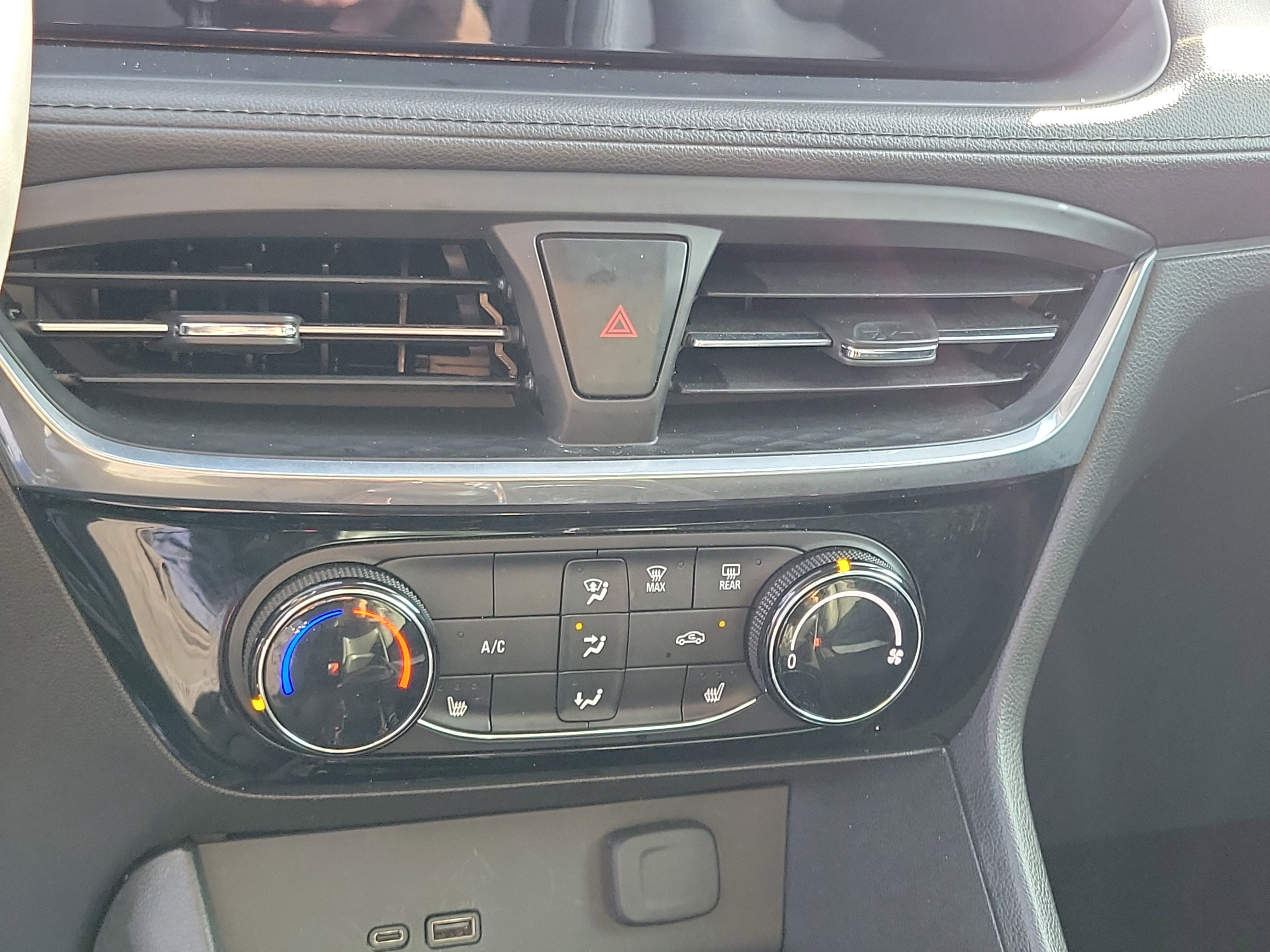 Used 2024 Buick Encore GX Sport Touring w/ Comfort Package image 27