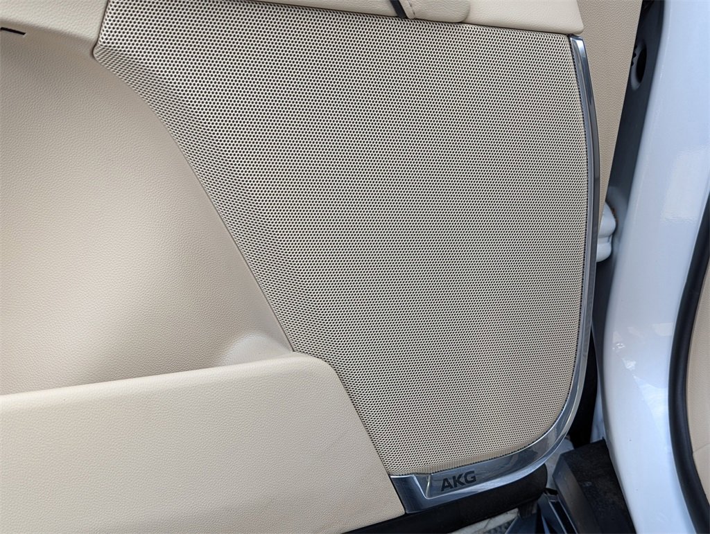 Used 2022 Cadillac Escalade Premium Luxury image 13