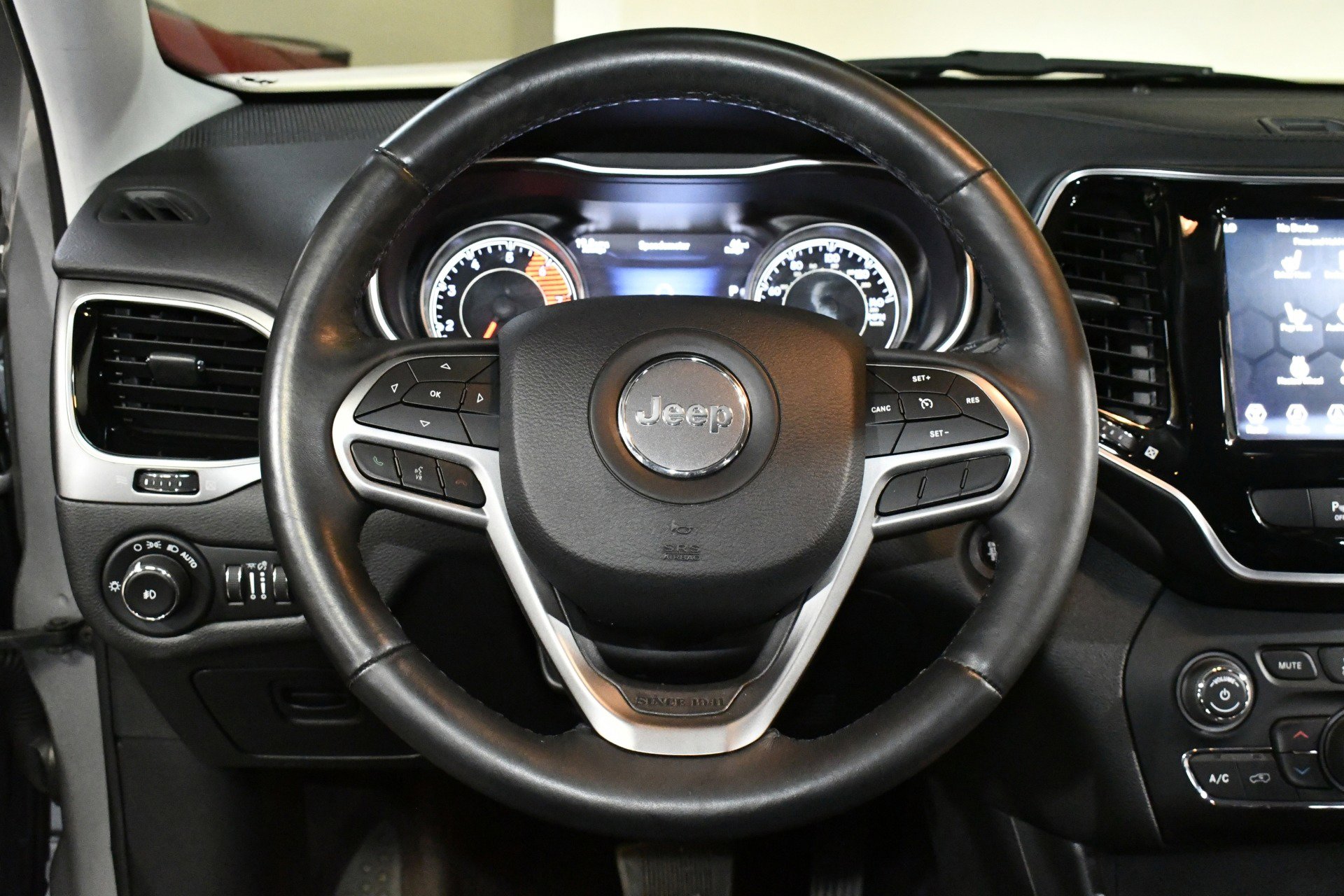 Used 2019 Jeep Cherokee Limited image 23