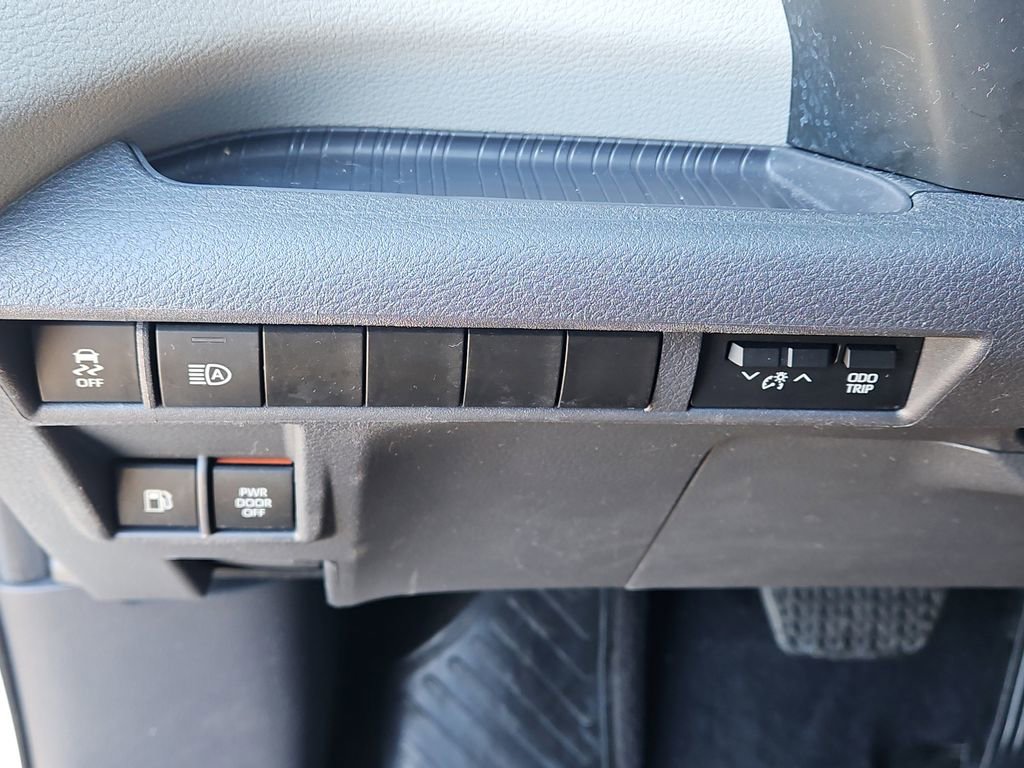 Used 2024 Toyota Sienna LE image 16