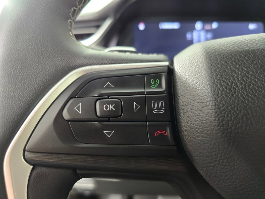 Used 2024 Jeep Grand Cherokee Altitude image 24