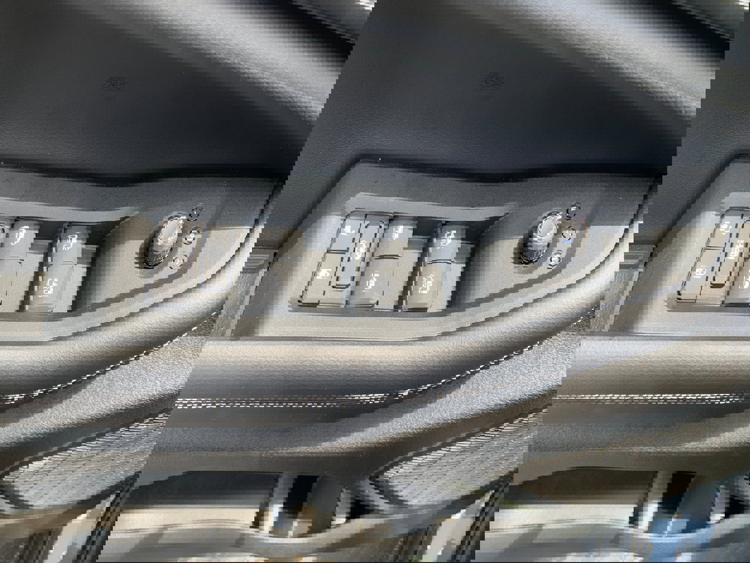 New 2025 Jeep Grand Cherokee L Laredo w/ Luxury Tech Group I image 22