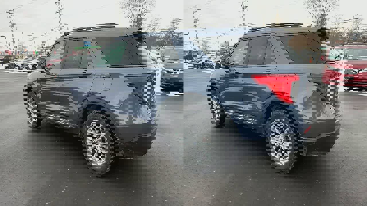 Used 2021 Ford Explorer XLT w/ Equipment Group 202A image 6