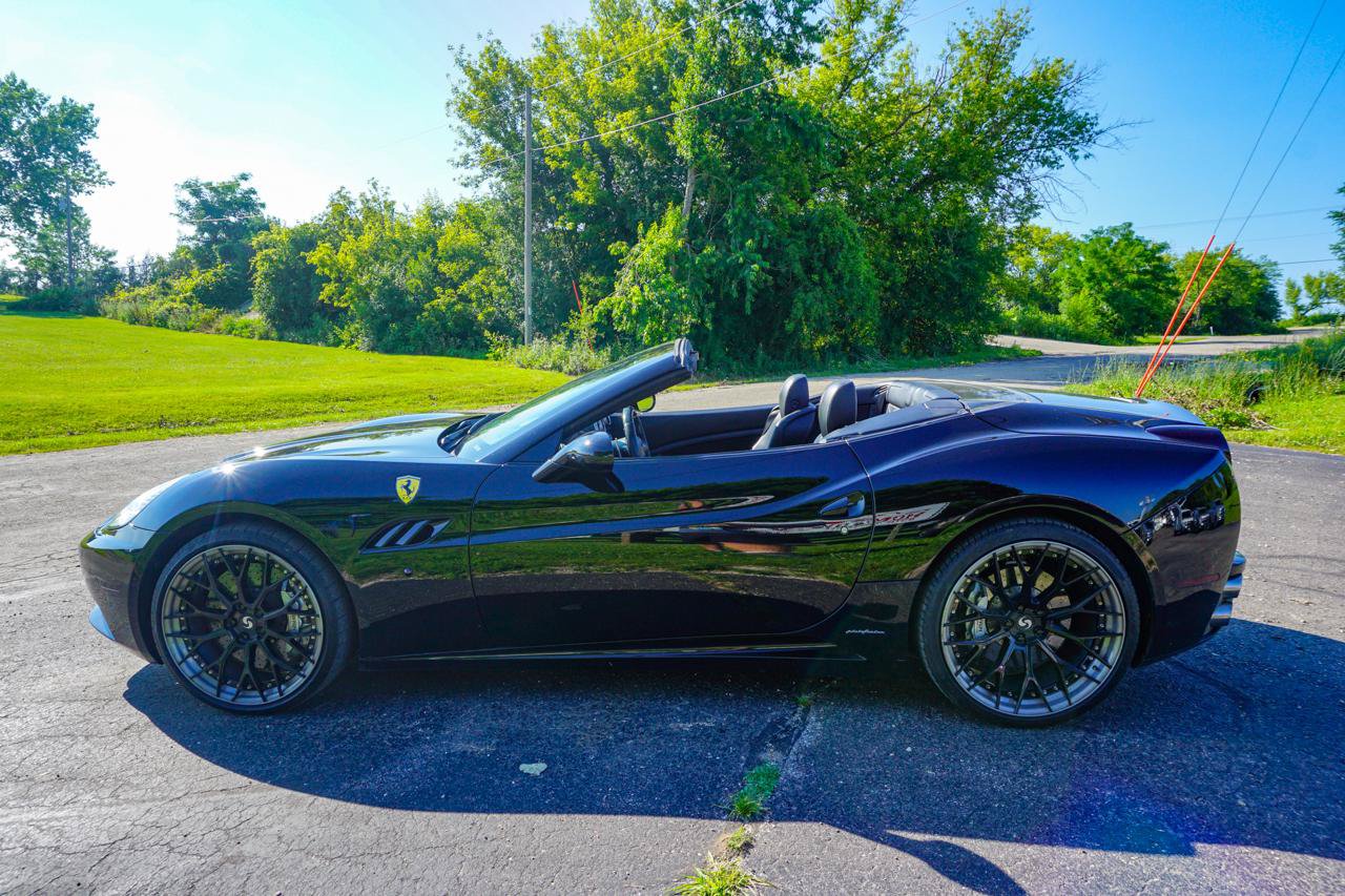 Used 2011 Ferrari California RWD image 16