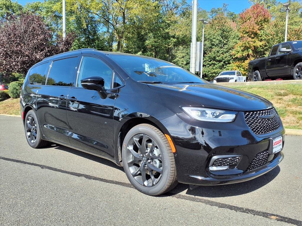 New 2026 Chrysler Pacifica Limited