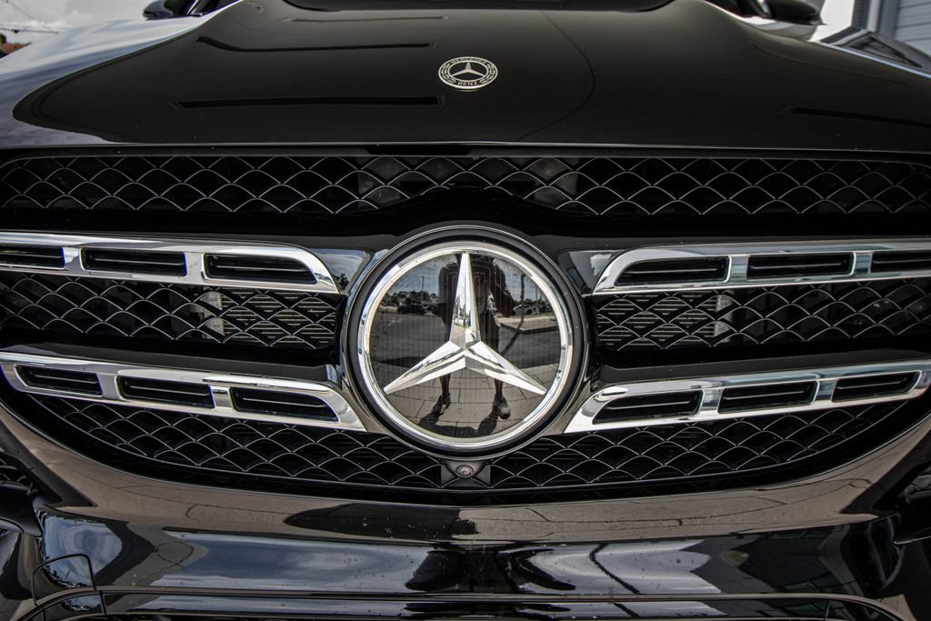 Used 2023 Mercedes-Benz GLS 580 4MATIC image 7