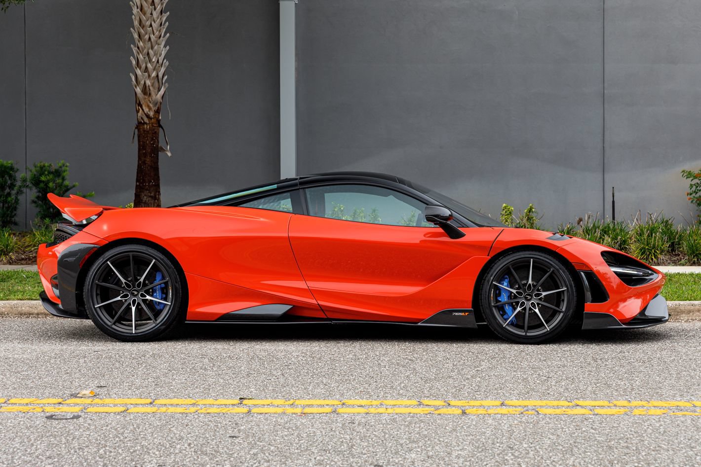 Used 2021 McLaren 765LT RWD image 8