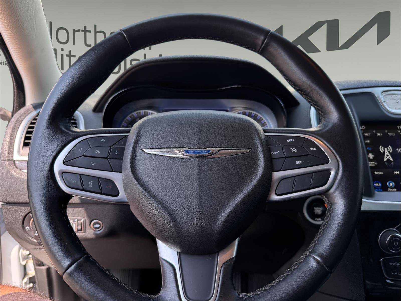 Used 2022 Chrysler 300 Touring L w/ Comfort Group image 9