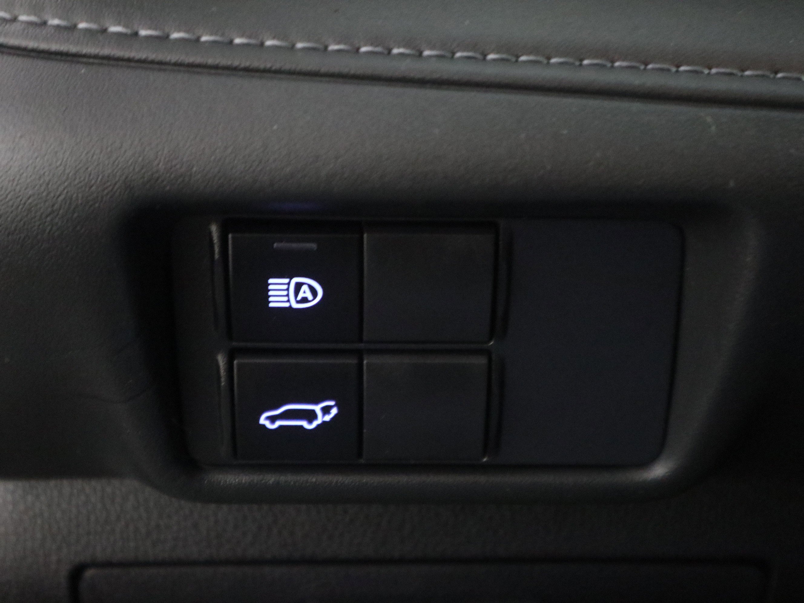 Used 2020 Toyota Highlander LE image 34