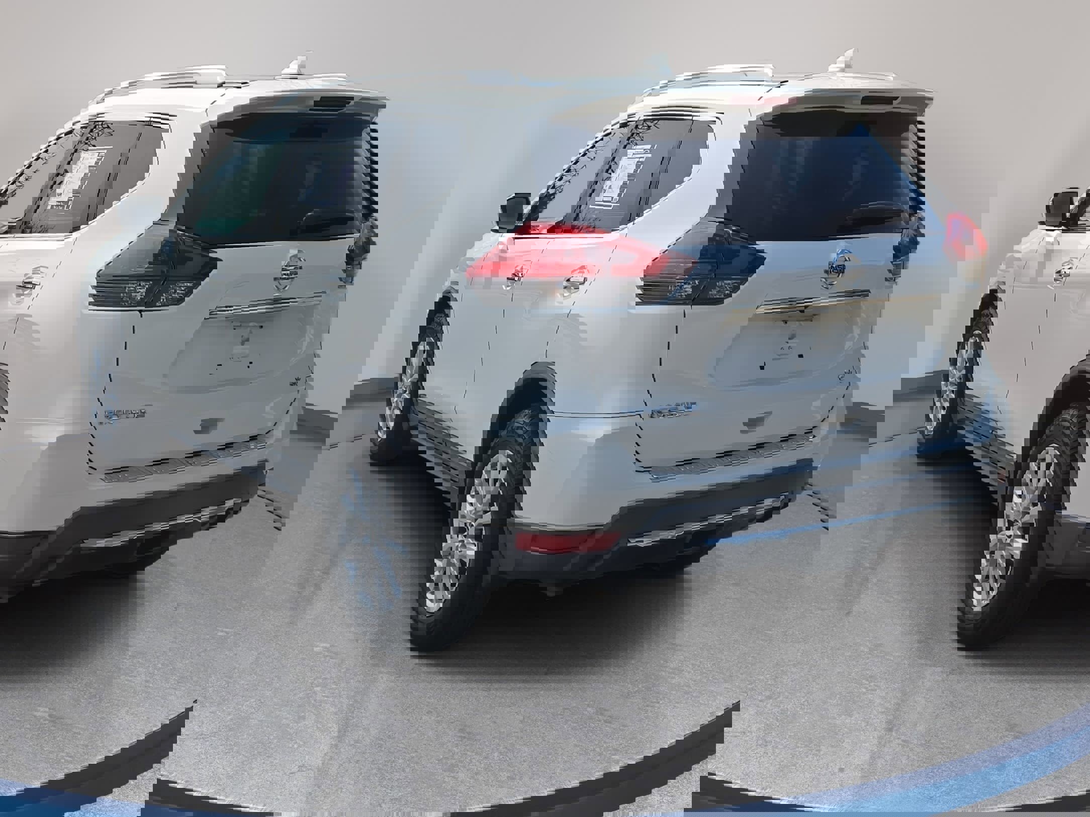 Used 2018 Nissan Rogue SV image 7