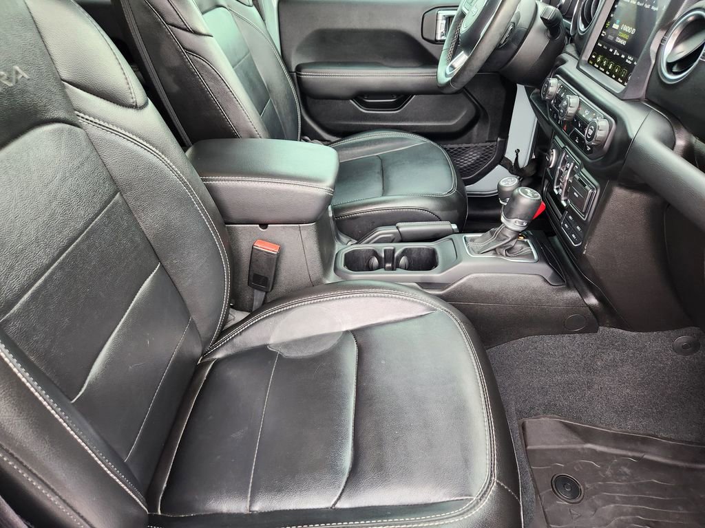 Used 2023 Jeep Wrangler Unlimited Sahara w/ Cold Weather Group AWD/4WD image 5