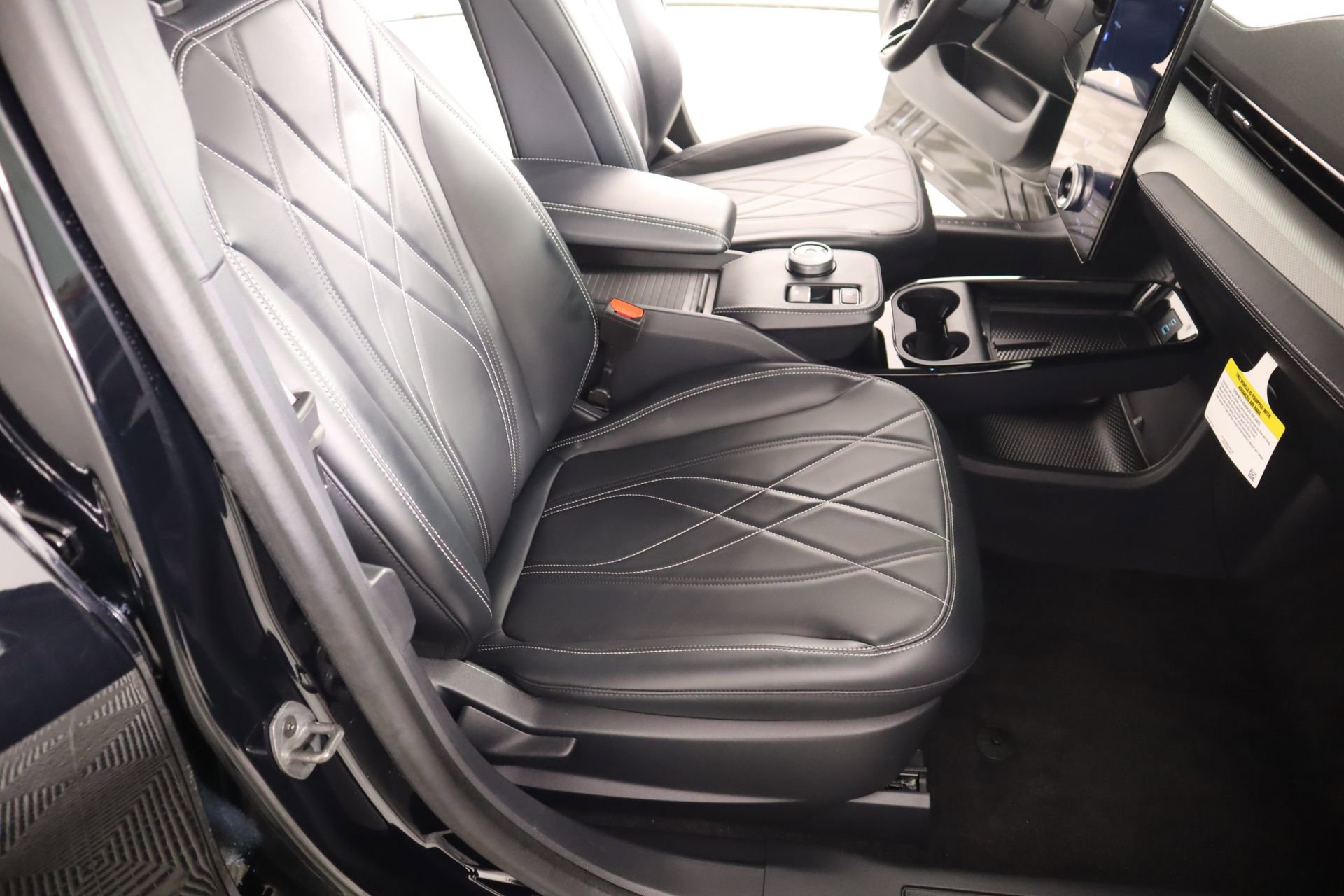 Used 2023 Ford Mustang Mach-E Select image 13