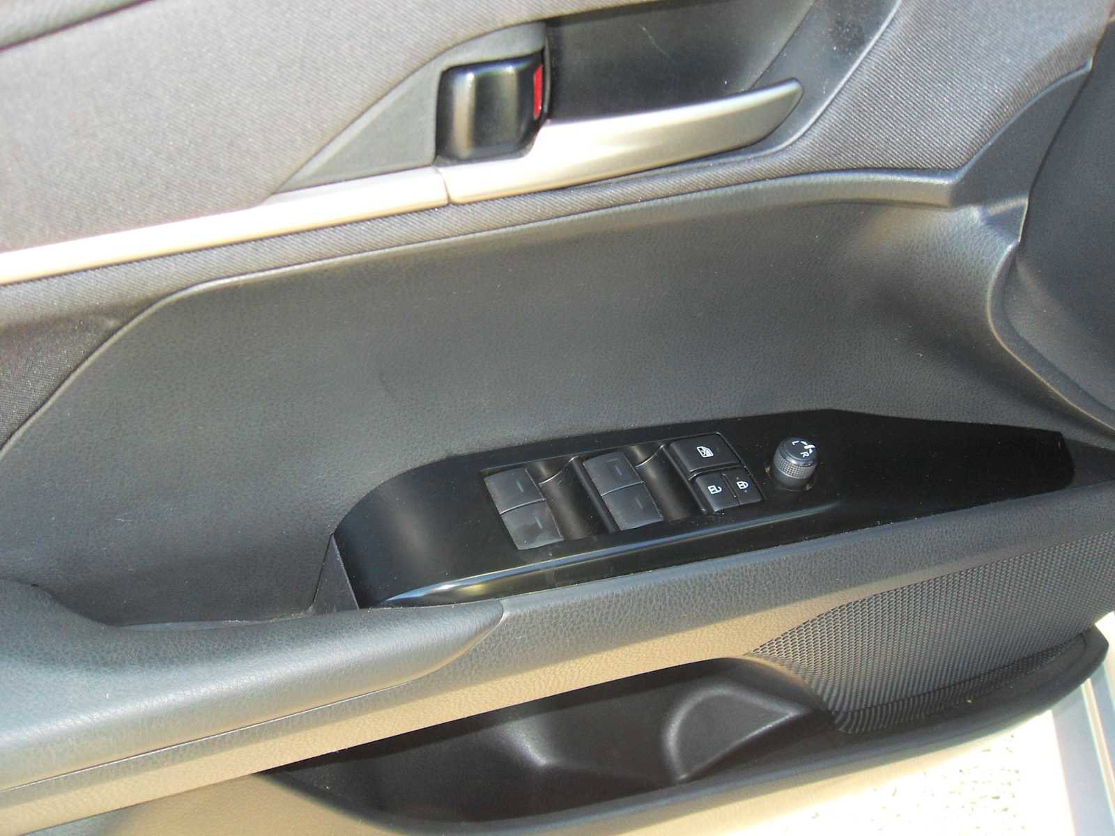 Used 2025 Toyota Camry LE image 30