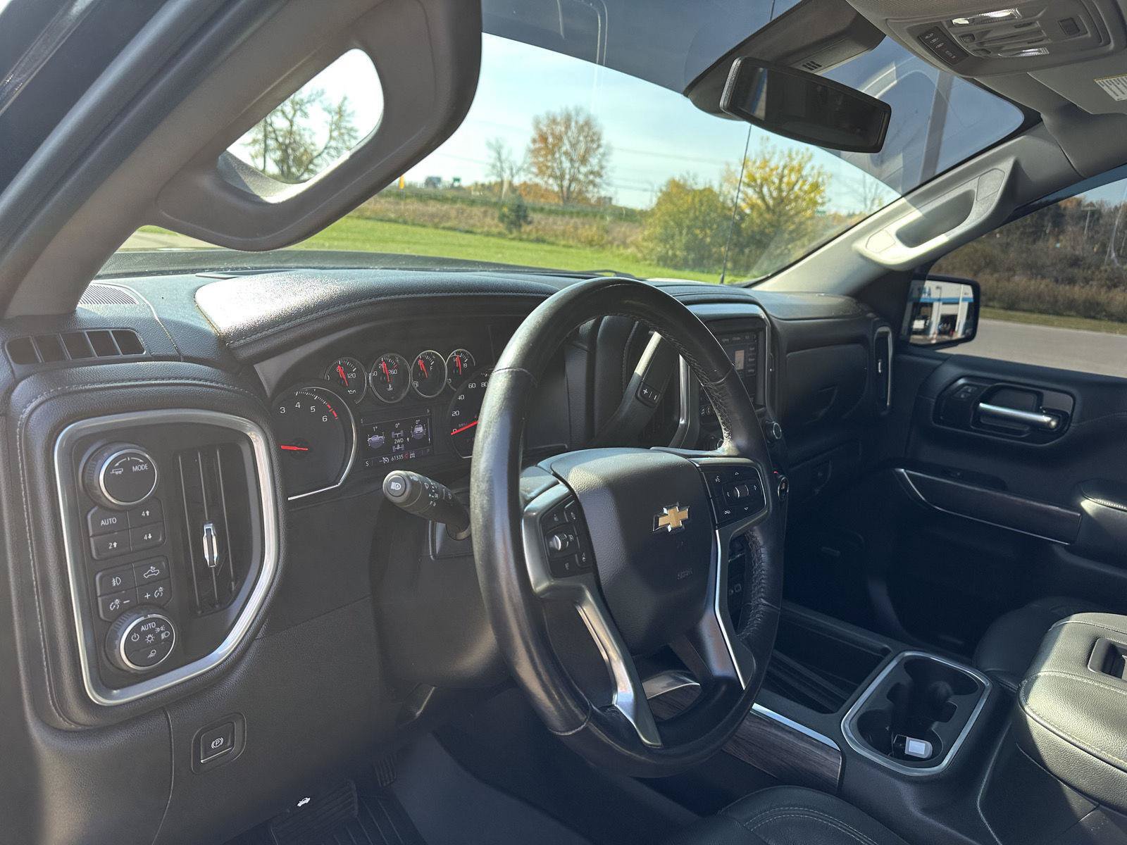 Used 2020 Chevrolet Silverado 1500 LTZ w/ LTZ Premium Package AWD/4WD image 14