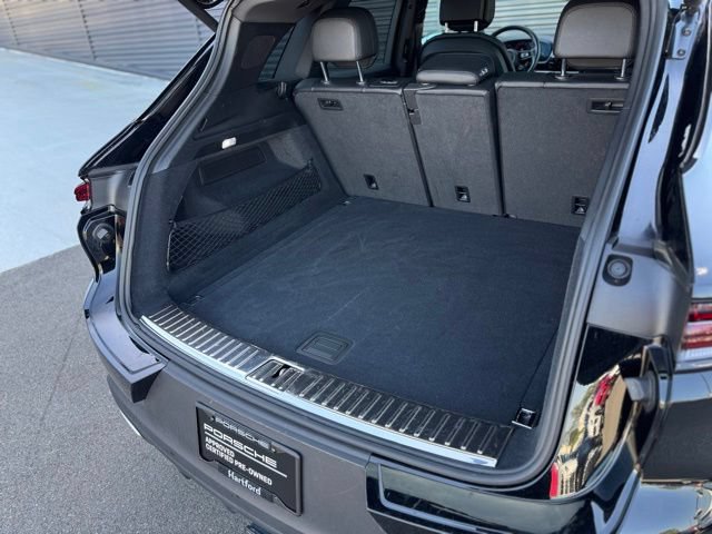 Certified 2024 Porsche Cayenne AWD/4WD image 35