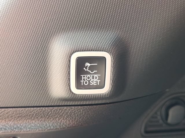 Certified 2025 Jeep Grand Cherokee Limited RWD image 39