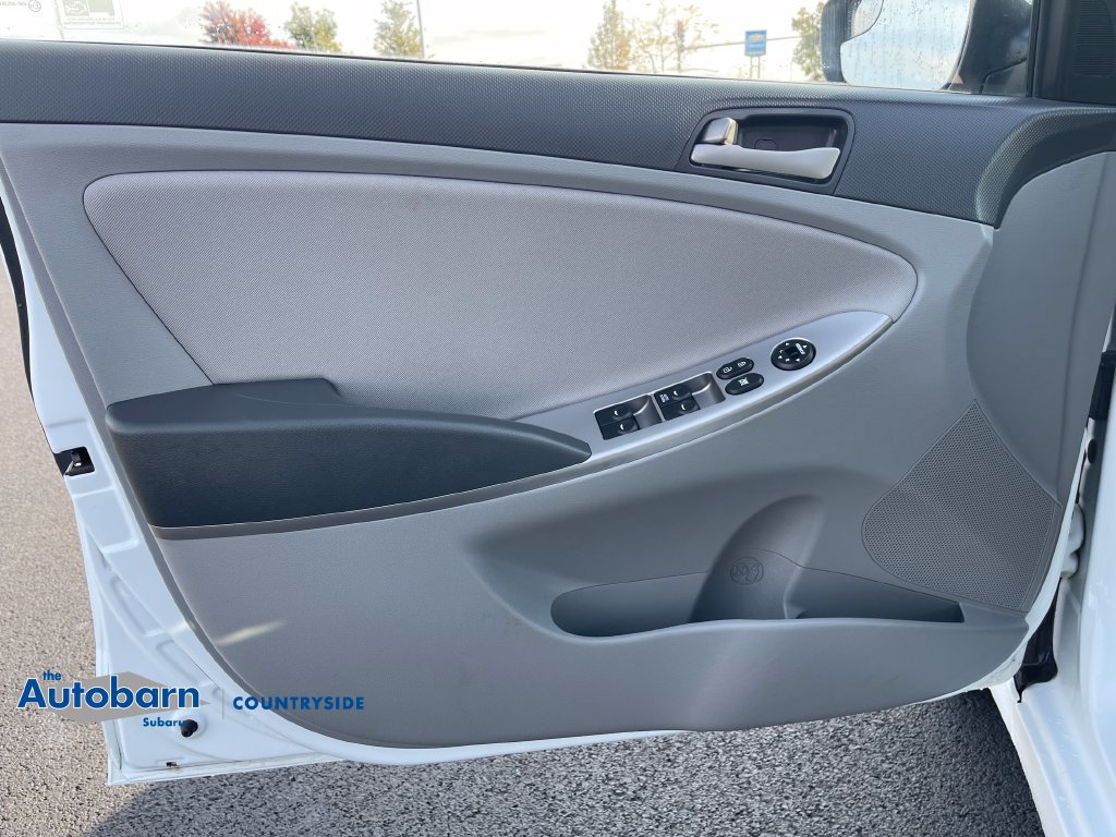 Used 2016 Hyundai Accent SE w/ Option Group 02 FWD image 10
