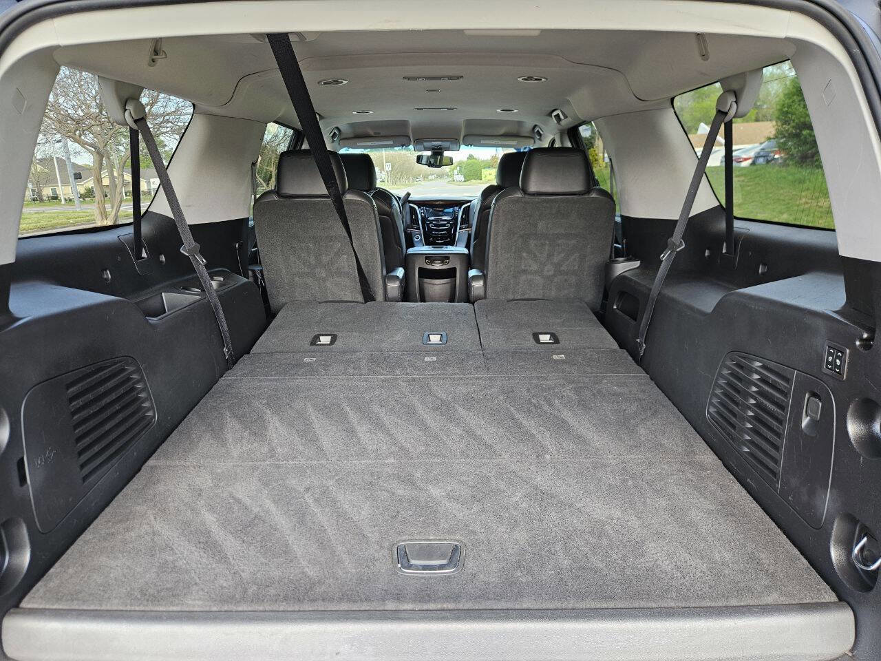 Used 2019 Cadillac Escalade ESV 4WD image 29