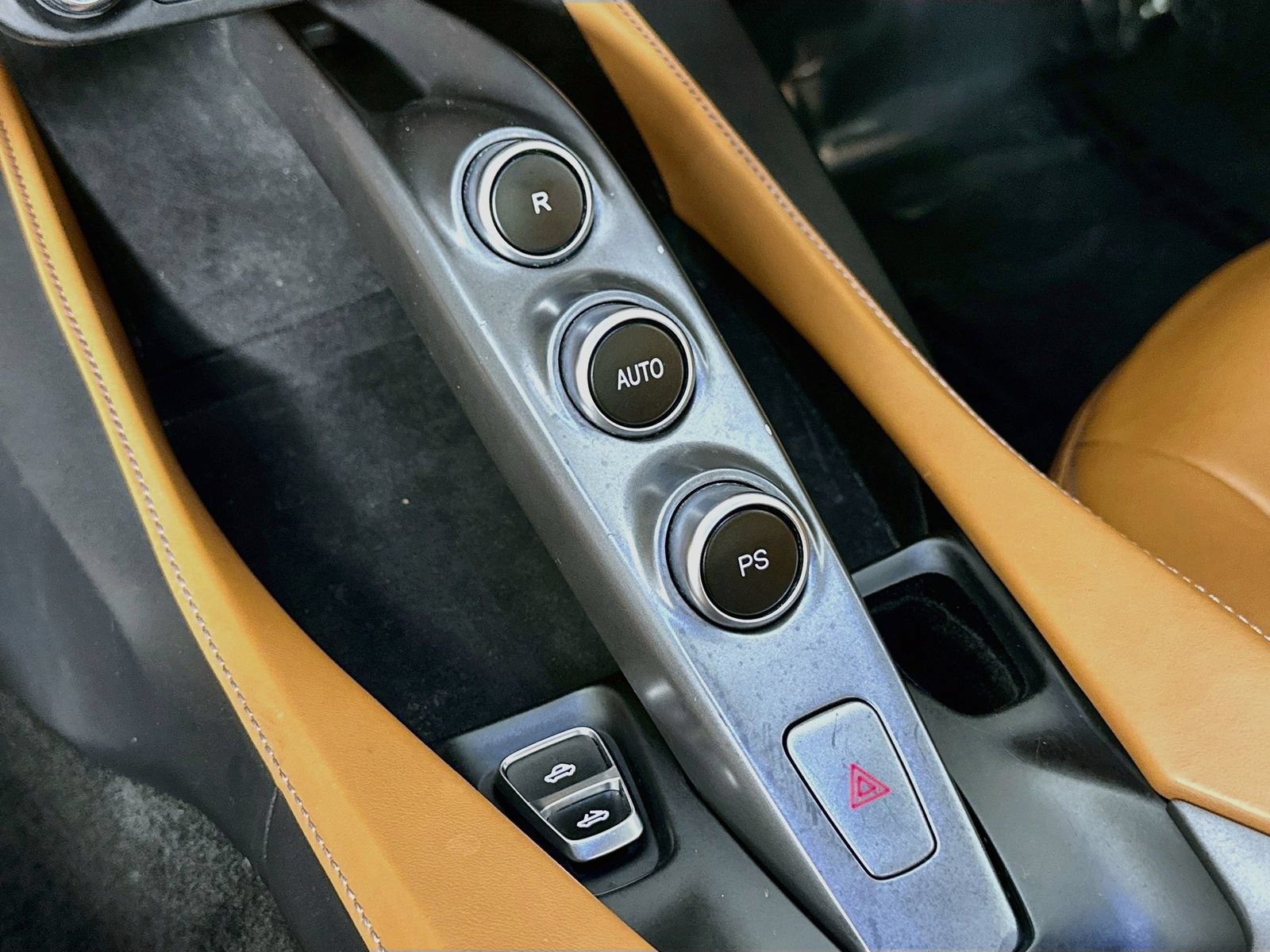 Used 2020 Ferrari Portofino RWD image 26