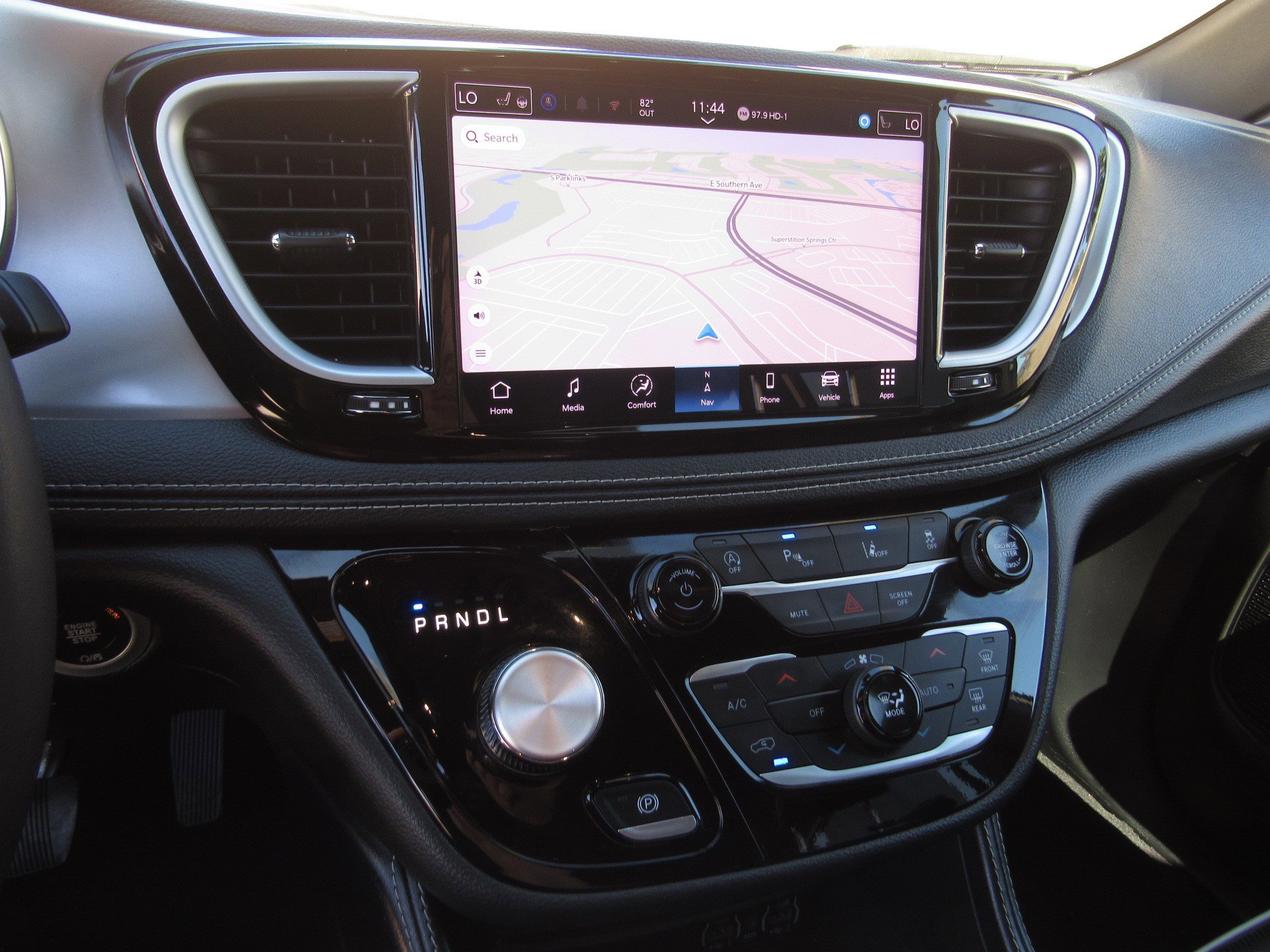 Used 2025 Chrysler Pacifica Limited image 20