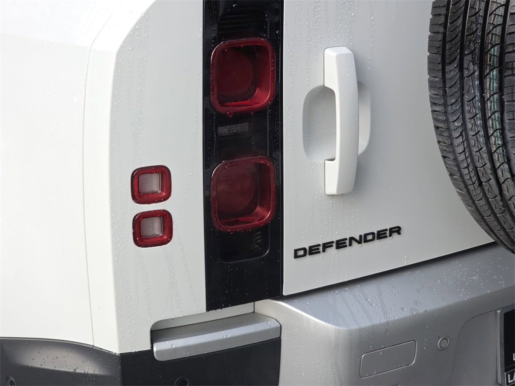 Used 2025 Land Rover Defender 110 S image 35